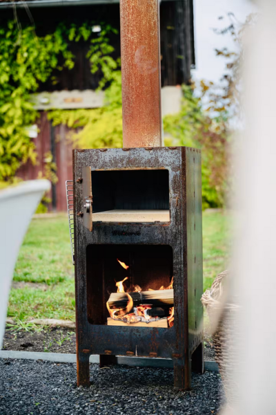 Im Garten erwartet dich eine gemütliche Auszeit im Spreewald. Dein Urlaubsherz wird höher schlagen beim Grillen am Lagerfeuer.